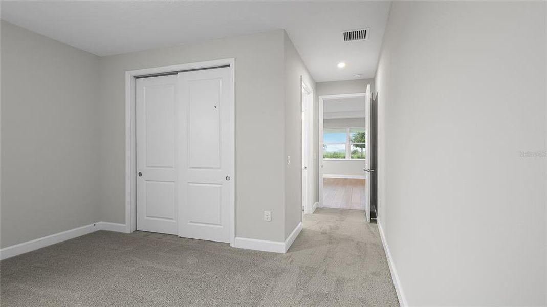 Spacious, unfurnished interior of a new home in Cresswind at Lake Harris, Tavares (Image 41).