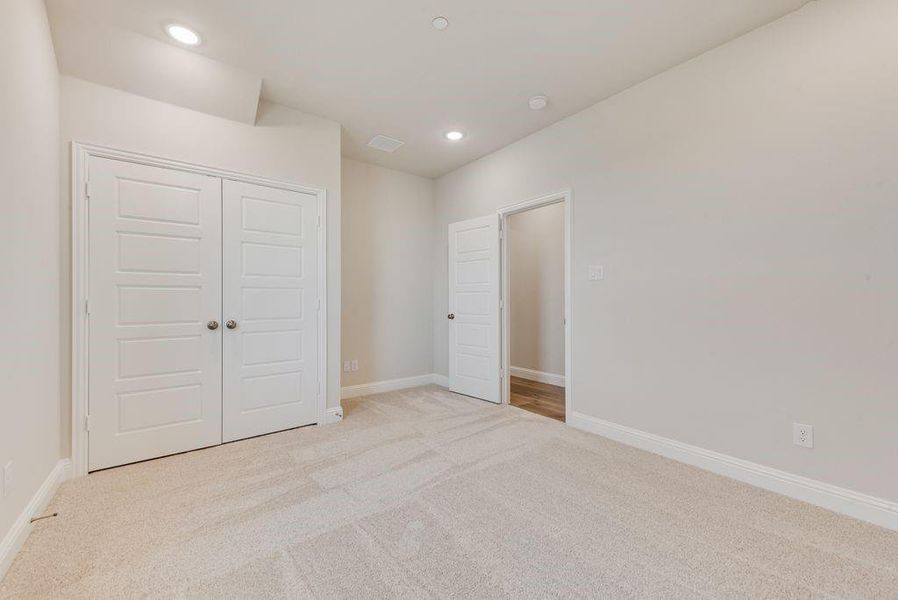 Spacious, unfurnished interior of a new home in Bayside, Rowlett (Image 22).