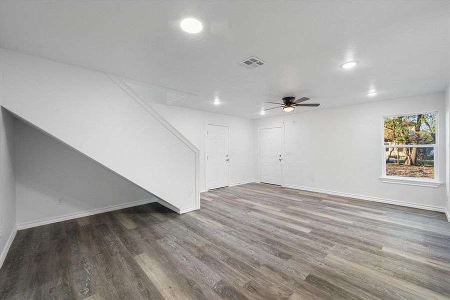 Spacious, unfurnished interior of a new home in , Corsicana (Image 11).