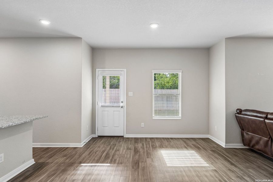 Spacious, unfurnished interior of a new home in Greenfield, New Berlin (Image 27).