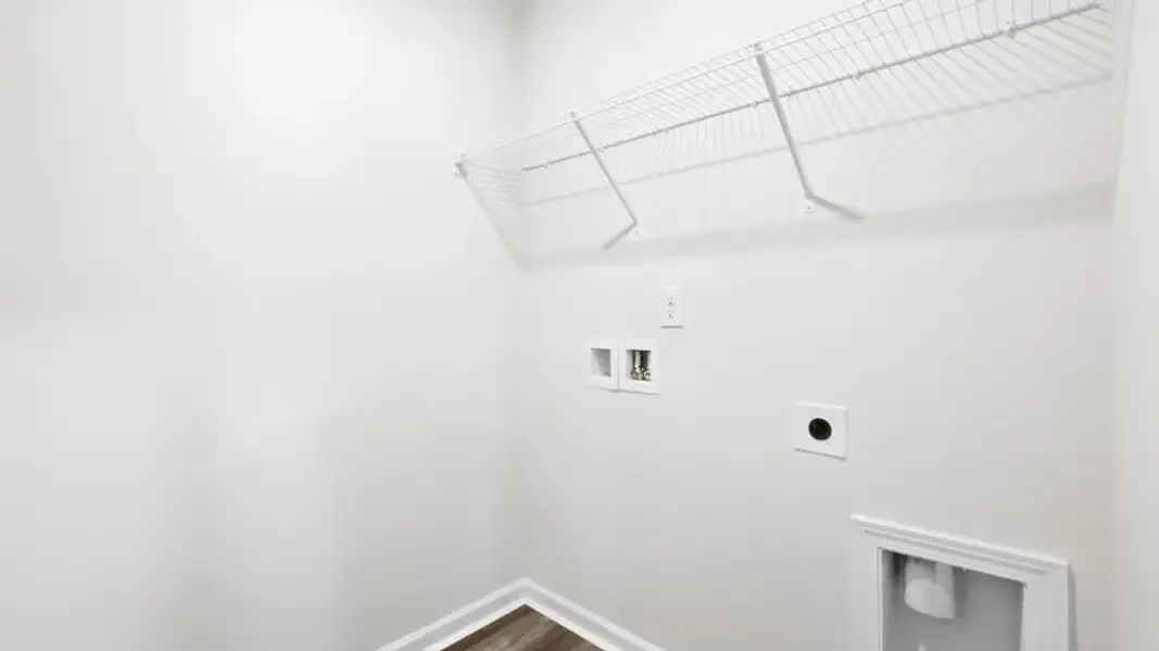 Spacious, unfurnished interior of a new home in Reedy Fork Place, Seneca (Image 33).