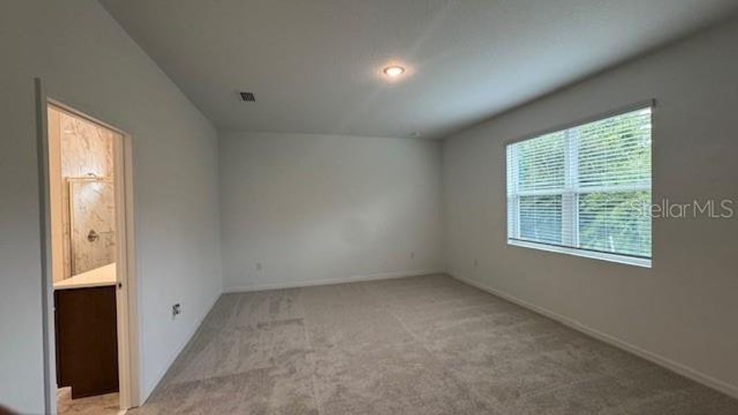 Spacious, unfurnished interior of a new home in Storey Creek, Kissimmee (Image 11). Spacious, unfurnished interior of a new home in Storey Creek, Kissimmee (Image 11).