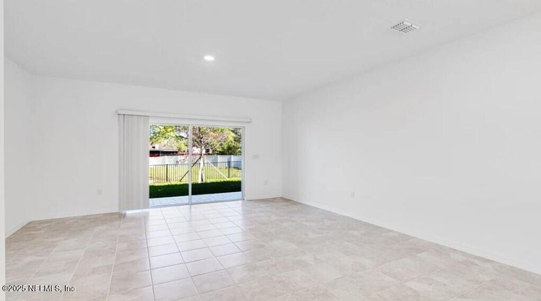 Spacious, unfurnished interior of a new home in Sabal Terrace, Jacksonville (Image 18).