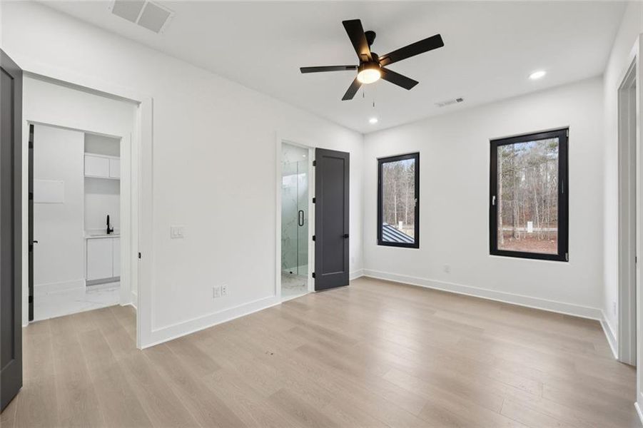 Spacious, unfurnished interior of a new home in , Auburn (Image 47).