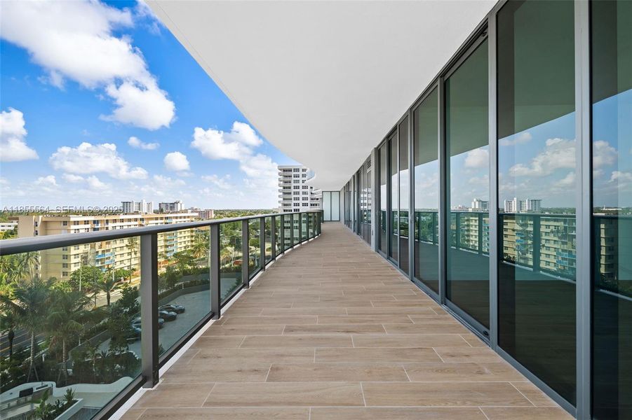 Condo located in Pompano Beach, FL showcasing its design and architecture (Image 5).