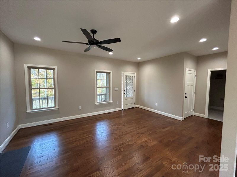 Spacious, unfurnished interior of a new home in , Newton (Image 14).