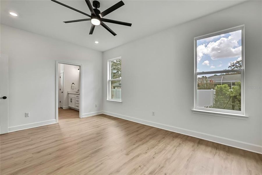 Spacious, unfurnished interior of a new home in , Spring Hill (Image 24).