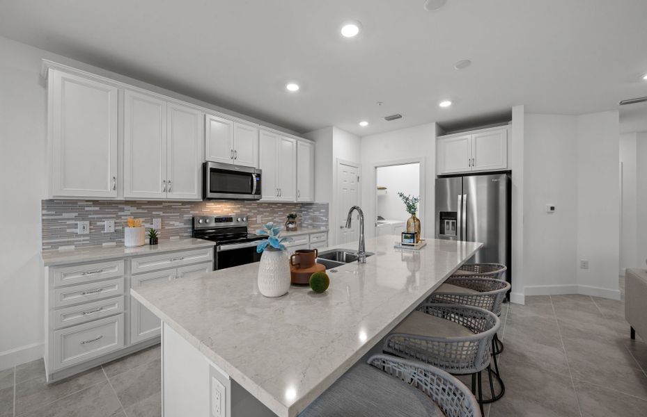 Large center island, perfect for a breakfast bar