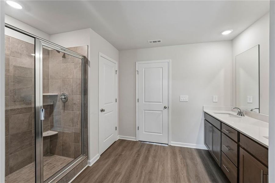 Furnished interior view inside a new home in Ivey Township, Dallas (Image 42).