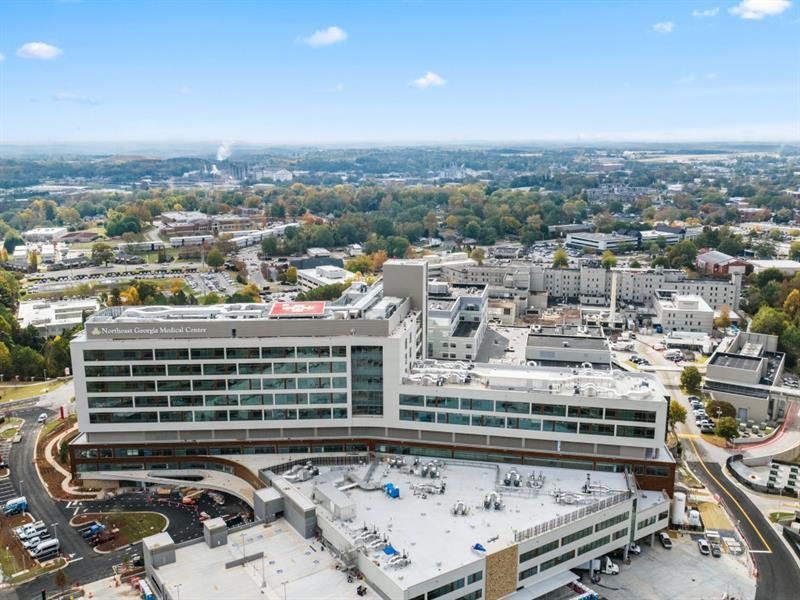 Condo located in Gainesville, GA showcasing its design and architecture (Image 6).