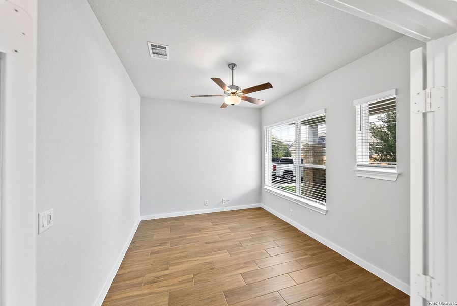 Spacious, unfurnished interior of a new home in Davis Ranch 60', San Antonio (Image 49).