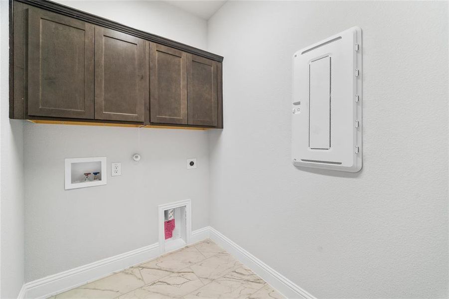 Spacious, unfurnished interior of a new home in Valencia on the Lake, Little Elm (Image 4).