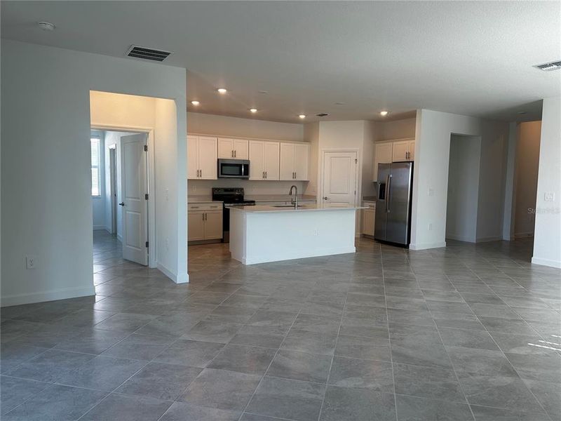 Spacious, unfurnished interior of a new home in Island Lakes at Coco Bay: Executive Homes, Englewood (Image 12). Spacious, unfurnished interior of a new home in Island Lakes at Coco Bay: Executive Homes, Englewood (Image 12).