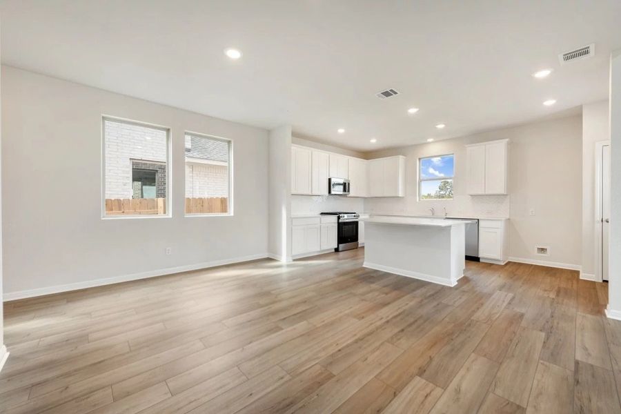 Spacious, unfurnished interior of a new home in Lariat, Liberty Hill (Image 12).