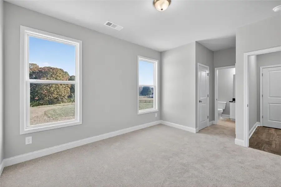 Spacious, unfurnished interior of a new home in , Gainesville (Image 66).
