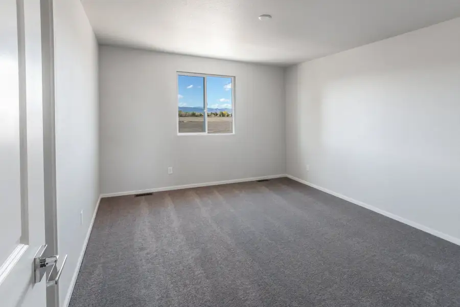 Spacious, unfurnished interior of a new home in Trailside, Timnath (Image 34).