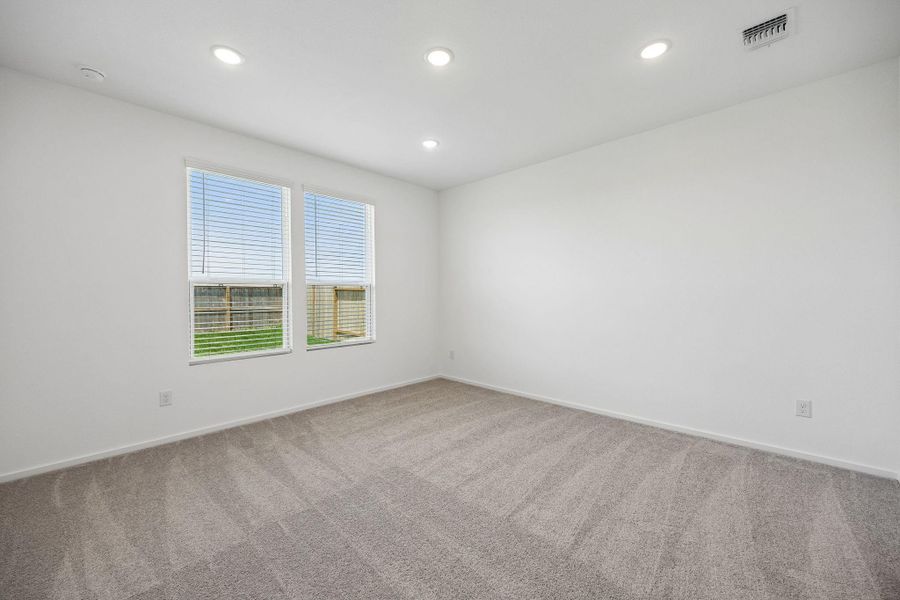 Spacious, unfurnished interior of a new home in Stokesbury, Waller (Image 24).