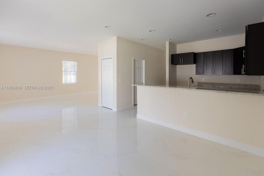 Spacious, unfurnished interior of a new home in , Tamarac (Image 47).