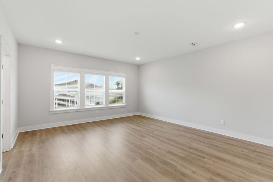 Spacious, unfurnished interior of a new home in Liberty Hill Farm, Mount Pleasant (Image 38).