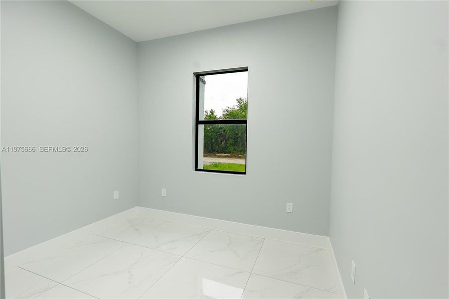 Spacious, unfurnished interior of a new home in , Lehigh Acres (Image 19).