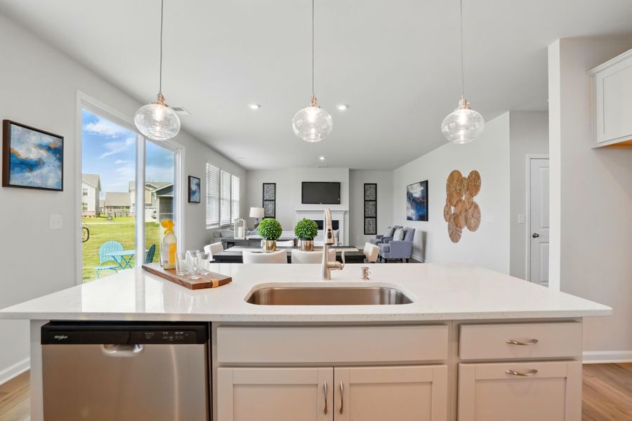 Photo representation of the Shenandoah plan. Colors, finishes and options will vary.