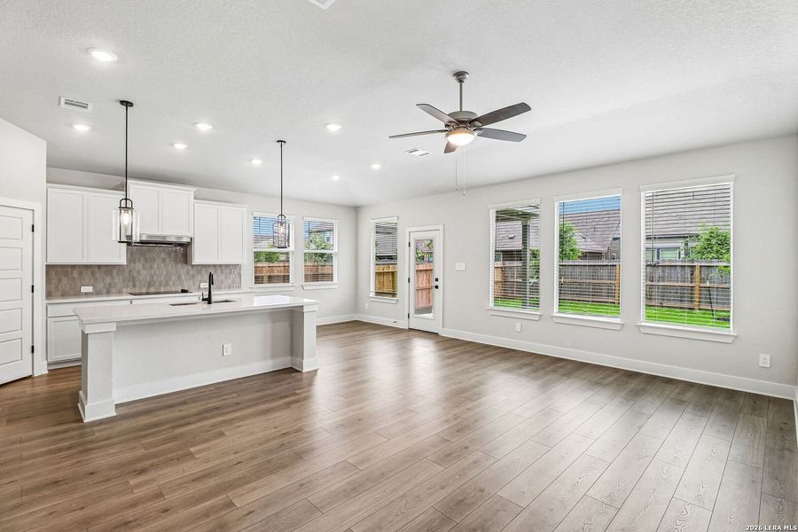 Spacious, unfurnished interior of a new home in Estancia Ranch - Classic Series, San Antonio (Image 34).