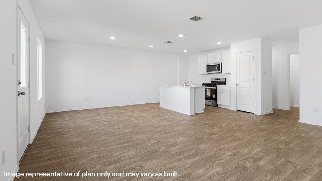 Spacious, unfurnished interior of a new home in Blue Ridge Ranch, San Antonio (Image 15). Spacious, unfurnished interior of a new home in Blue Ridge Ranch, San Antonio (Image 15).