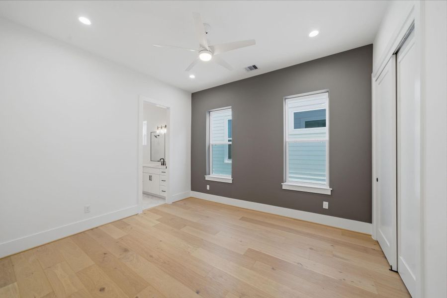 Spacious, unfurnished interior of a new home in , Houston (Image 19).