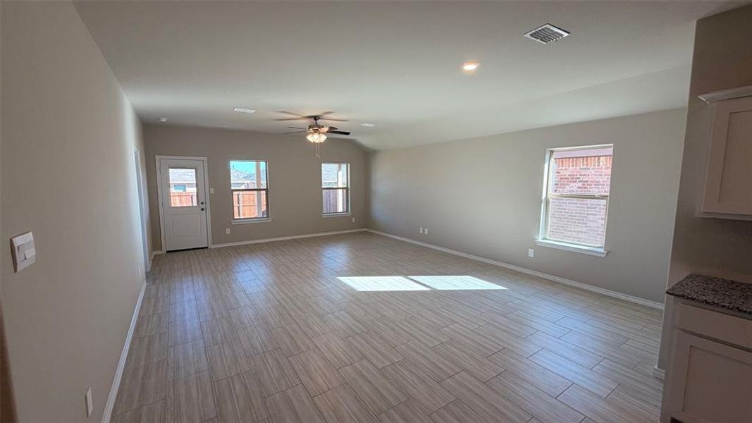 Spacious, unfurnished interior of a new home in Rosewood at Beltmill, Fort Worth (Image 10).