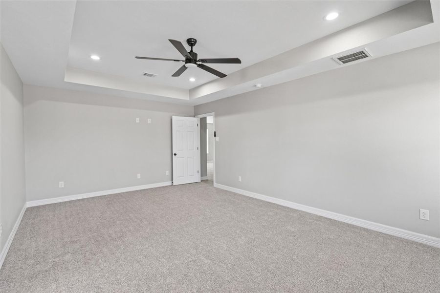 Spacious, unfurnished interior of a new home in , Houston (Image 31).
