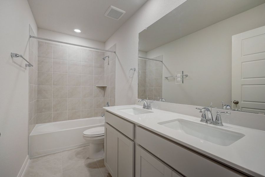 Guest bathroom in the Pearl floorplan at a Meritage Homes community.