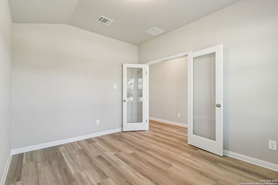 Spacious, unfurnished interior of a new home in Catalina, Converse (Image 33).