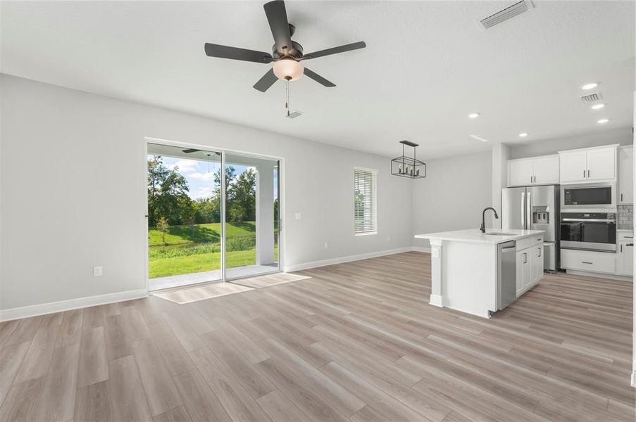 Spacious, unfurnished interior of a new home in Reunion Village, Kissimmee (Image 5). Spacious, unfurnished interior of a new home in Reunion Village, Kissimmee (Image 5).