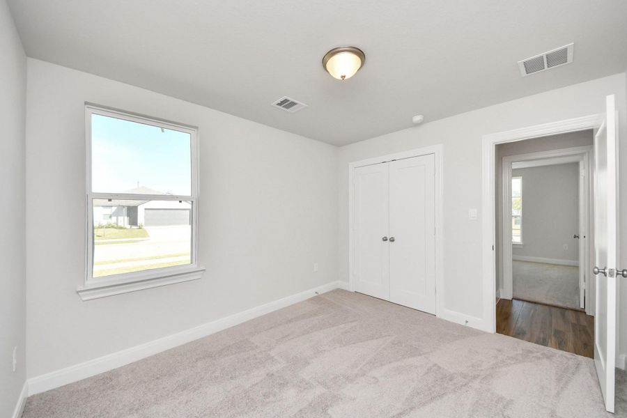 Spacious, unfurnished interior of a new home in Grand Oaks Reserve, Cleveland (Image 30).