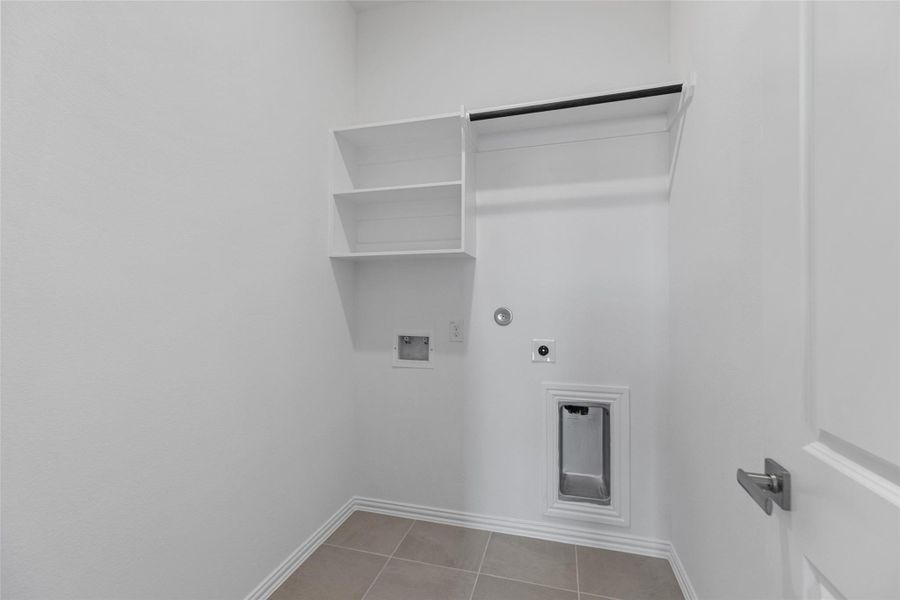 Spacious, unfurnished interior of a new home in Aldeana, Bonney (Image 21).