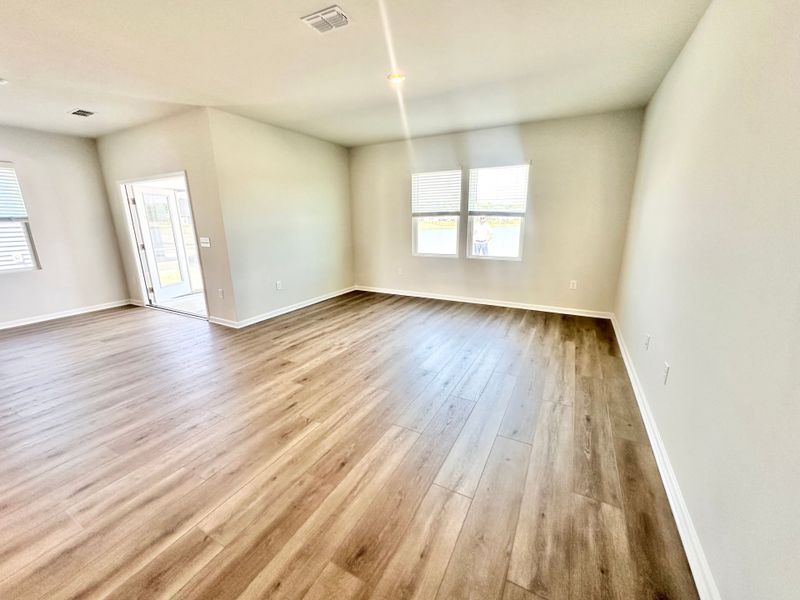 Spacious, unfurnished interior of a new home in Arcadia, Myrtle Beach (Image 24).