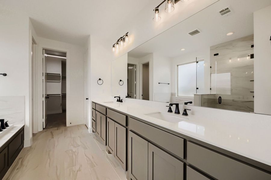 9904 Oak Glade - Primary Bathroom