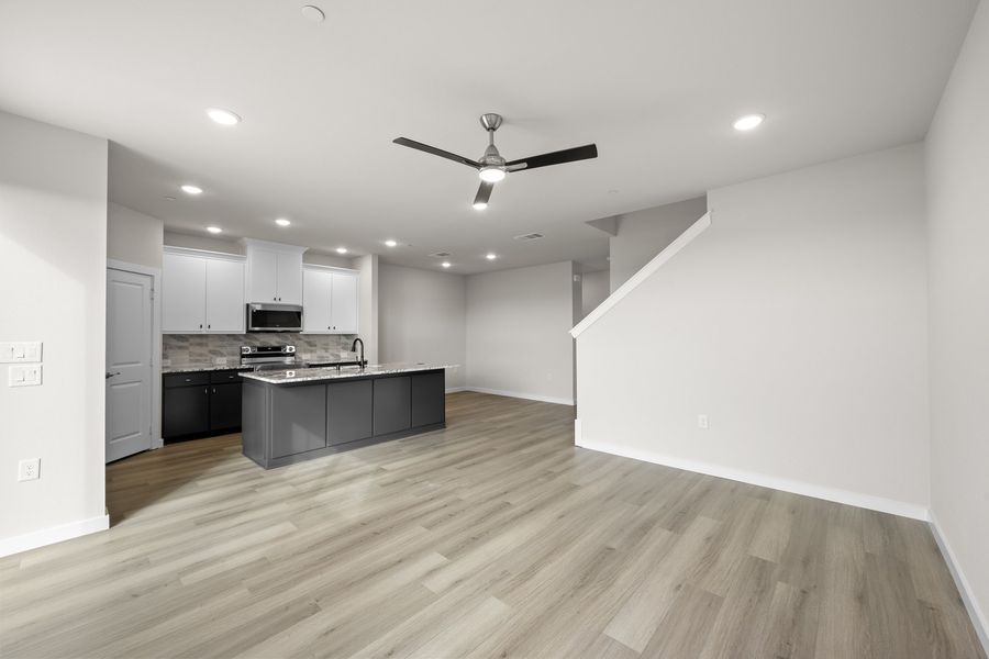 Spacious, unfurnished interior of a new home in Wildridge, Oak Point (Image 17).