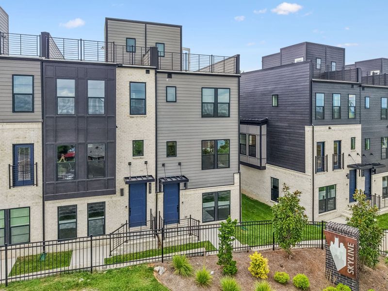 Condo located in Nashville, TN showcasing its design and architecture (Image 6).