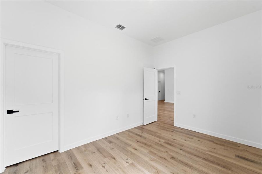 Spacious, unfurnished interior of a new home in , Ocala (Image 29).