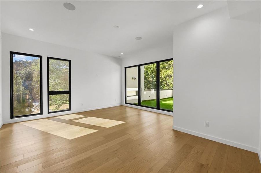 Spacious, unfurnished interior of a new home in , Atlanta (Image 61).
