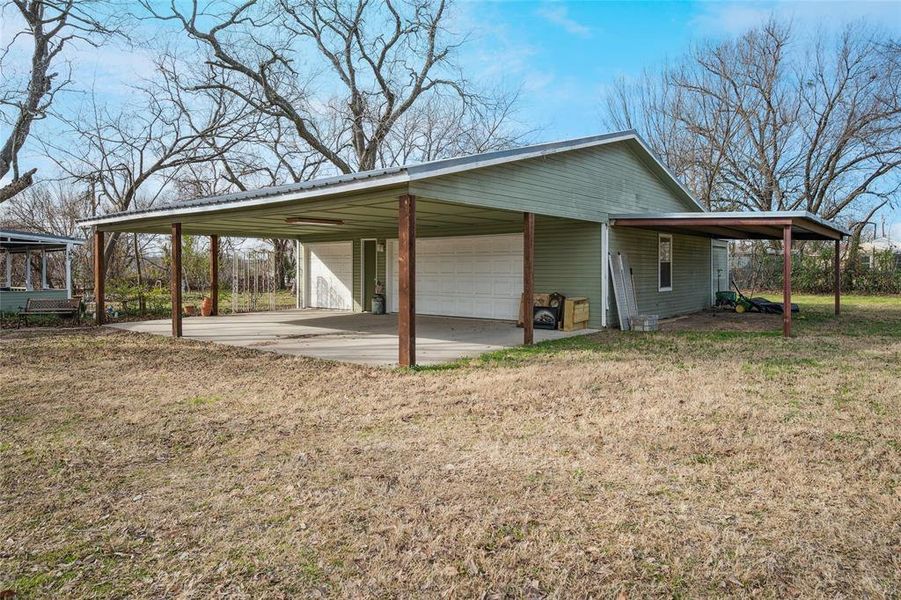 Exterior details and patio area of a home in , Weatherford (Image 14). Exterior details and patio area of a home in , Weatherford (Image 14).