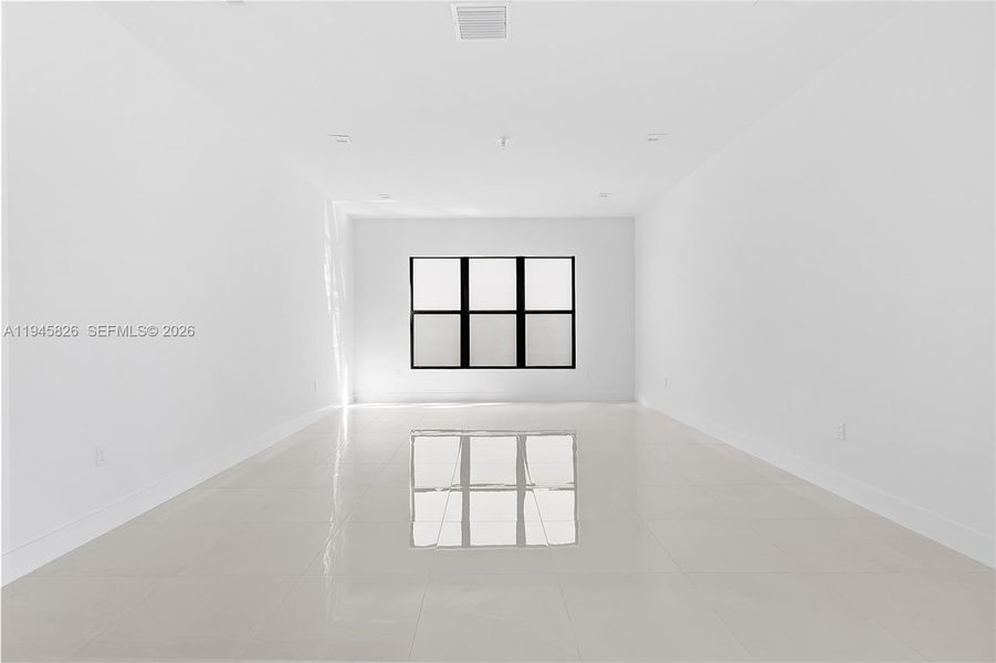 Spacious, unfurnished interior of a new home in , Boca Raton (Image 46).