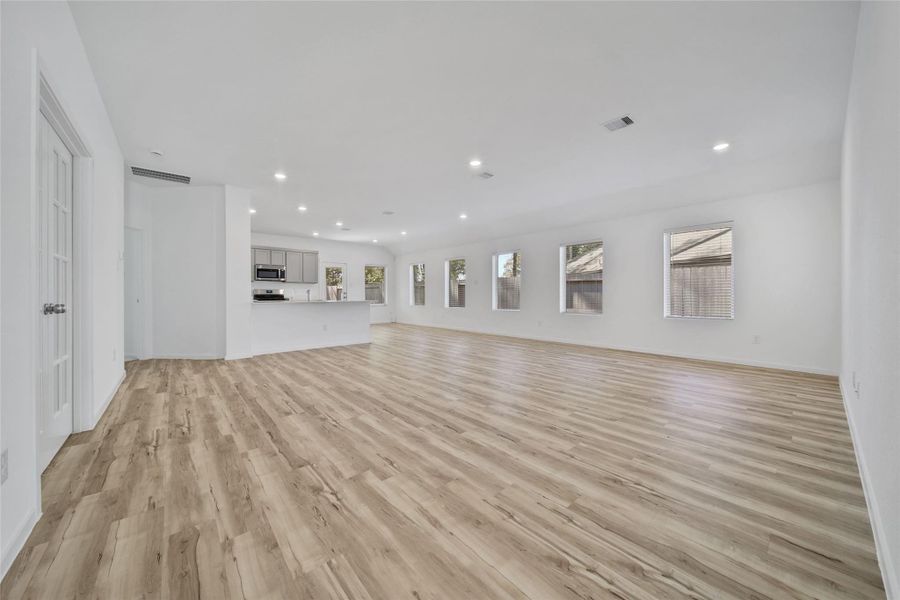 Spacious, unfurnished interior of a new home in The Highlands: Richmond Collections, Porter (Image 15).