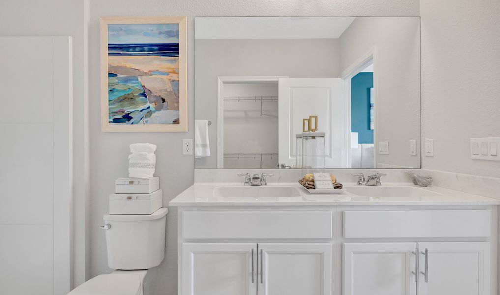 Dual sinks in owner's bath