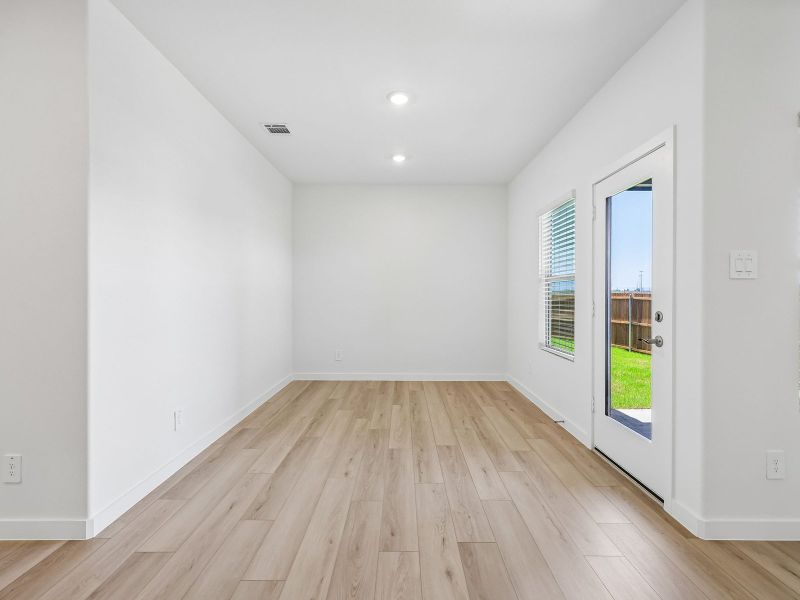 Spacious, unfurnished interior of a new home in Cibolo Hills West - Spring Series, Fort Worth (Image 14).