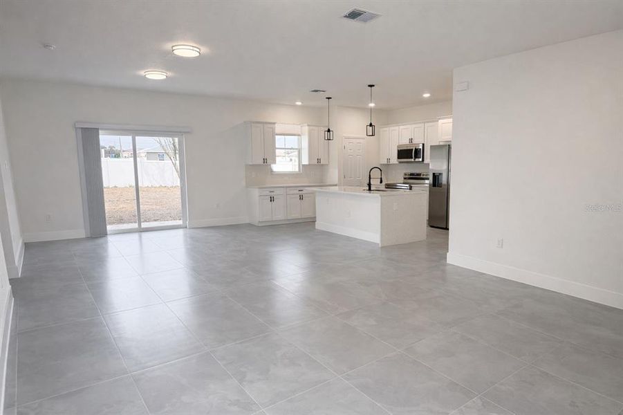 Spacious, unfurnished interior of a new home in , Ocala (Image 15).