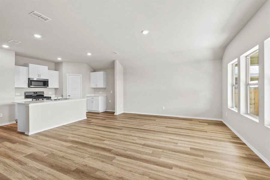 Spacious, unfurnished interior of a new home in Sunnycreek, Crowley (Image 17).