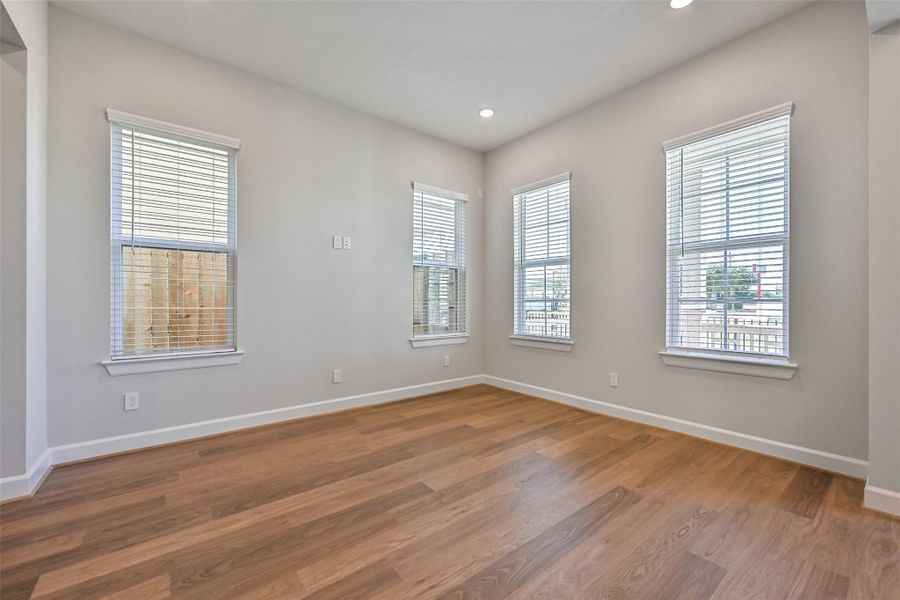 Spacious, unfurnished interior of a new home in Pearland Old Townsite, Pearland (Image 17).