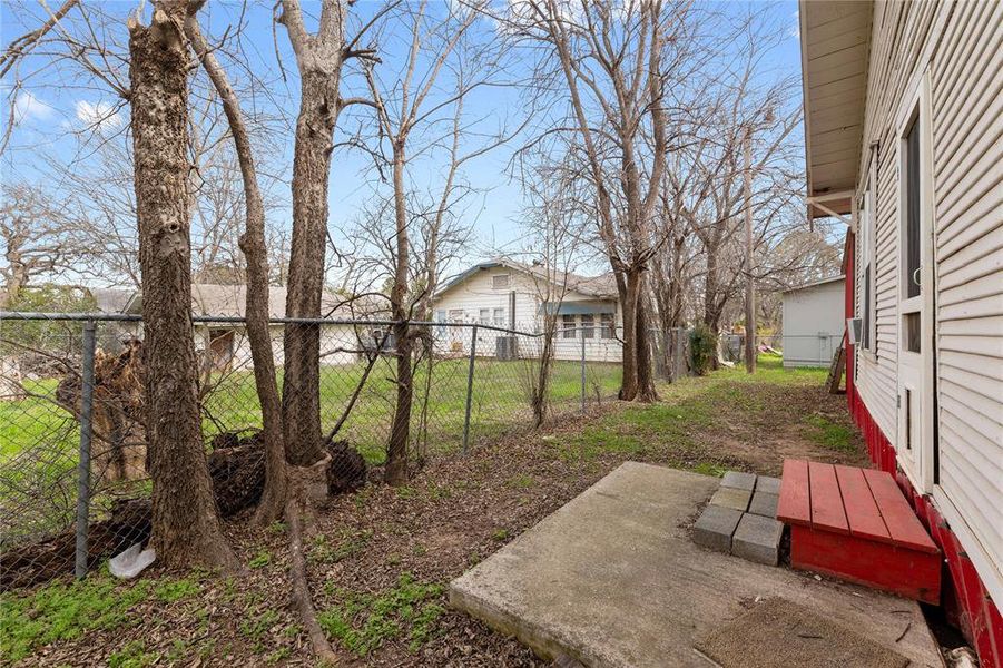 Exterior details and patio area of a home in , Brownwood (Image 3).